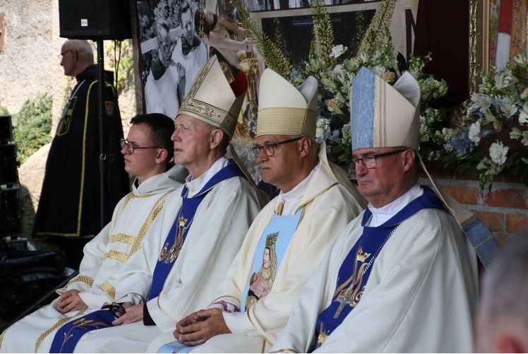 Jubileusz 50-lecia koronacji Cudownej Figury Matki Bożej Bolesnej w Oborach